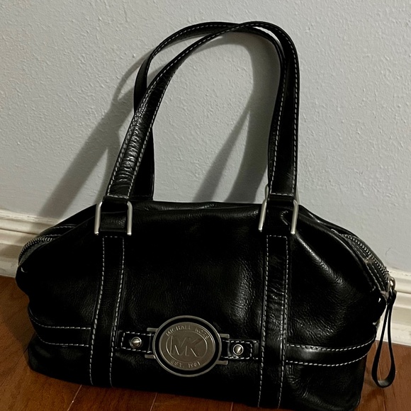 Michael Kors bag - Picture 1 of 4